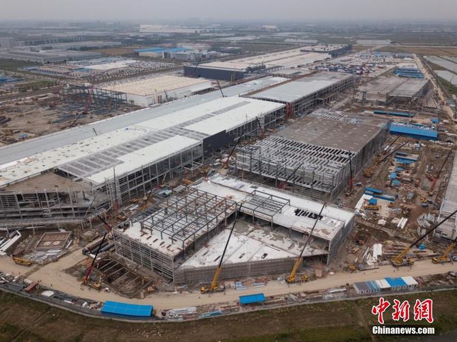 位于上海临港产业区的特斯拉超级工厂二期工程部分厂房主体建筑已经